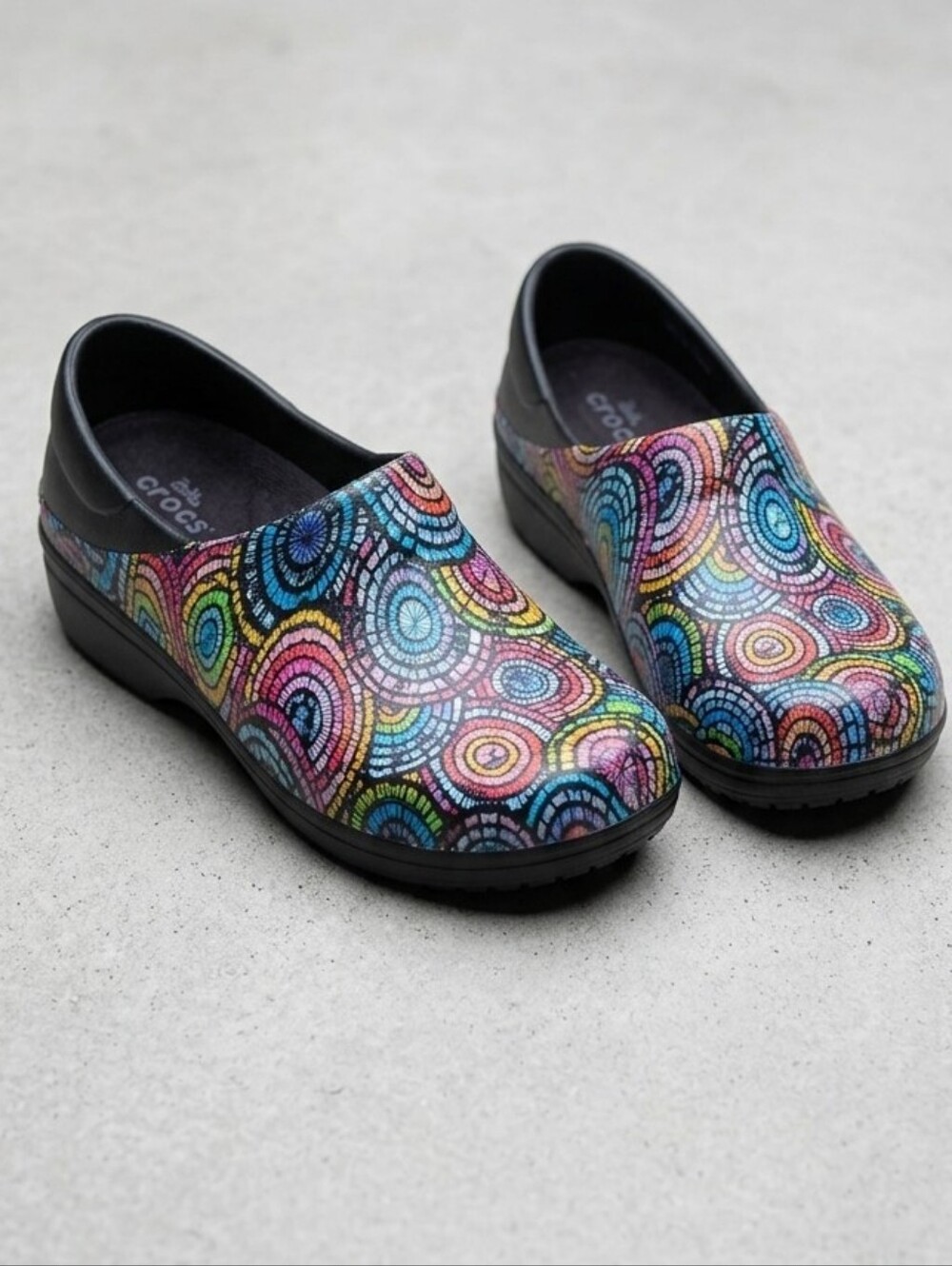 Women's Crocs Neria II Pro Work Clogs Patterned Slip-Resistant Size 9
